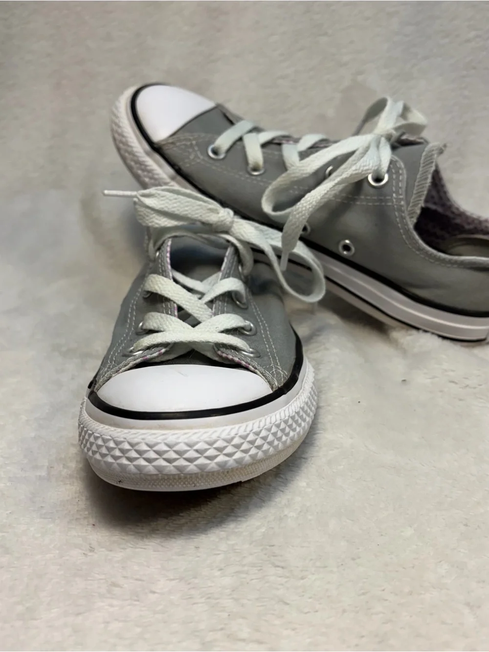 Converse Kids Low-Top Double Tongue Sneakers in Gray w/ Purple Polka Dot Youth 2